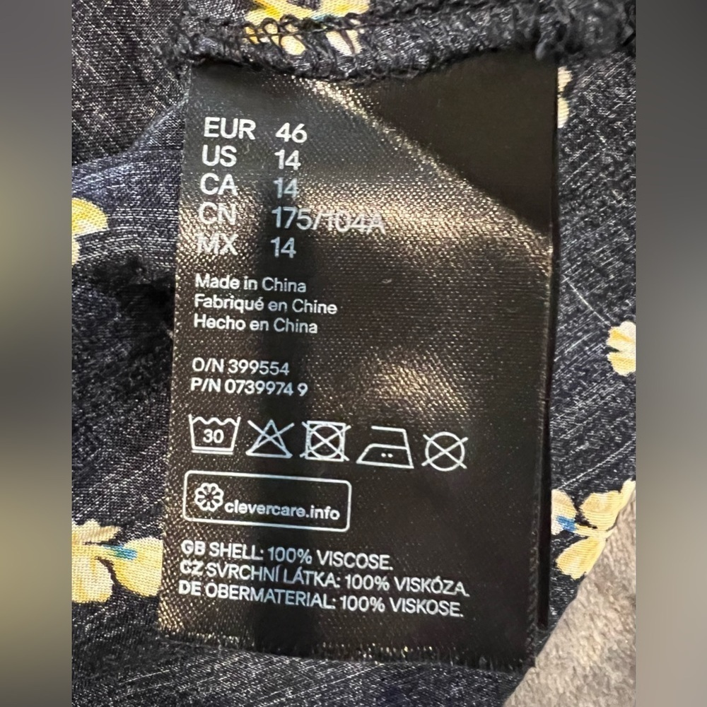 NWT H&M Wrapover Blouse Dark blue/floral size 14 - Picture 5 of 5